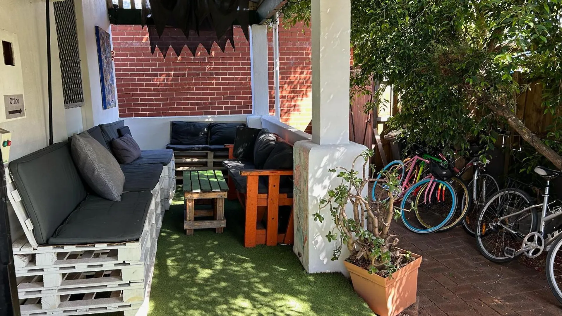 Shiralee Hostel -Note - Valid Passport Required To Check In Perth