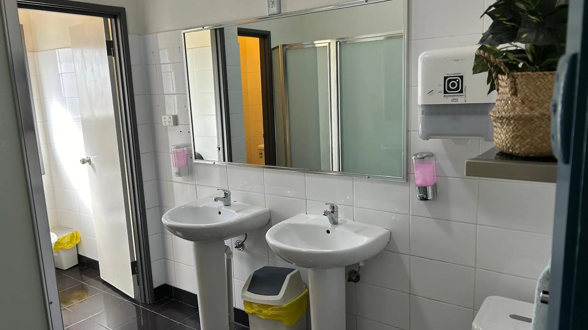 Shiralee Hostel -Note - Valid Passport Required To Check In Perth